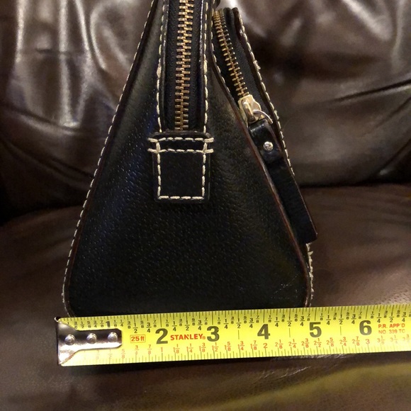 KATE SPADE Black Leather and Gold Zipper Hand Bag - Picture 13 of 15